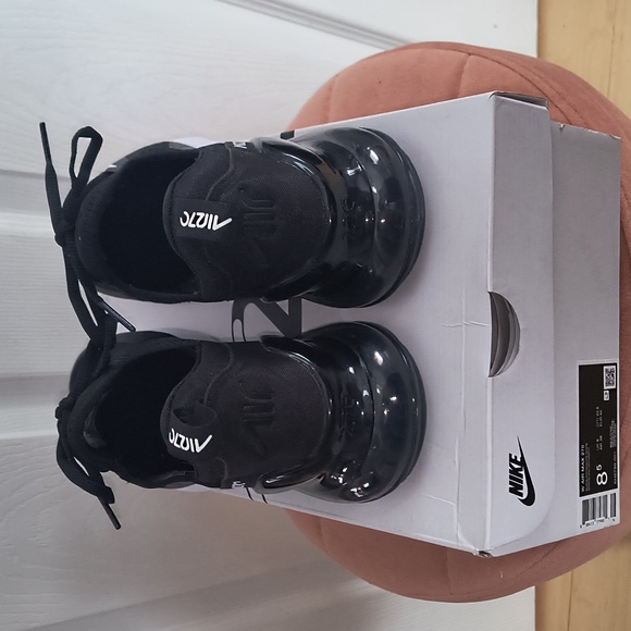 Nike Air Max 270 Athletic Shoes Womens Size 8.5 Black White NIB - Picture 6 of 10